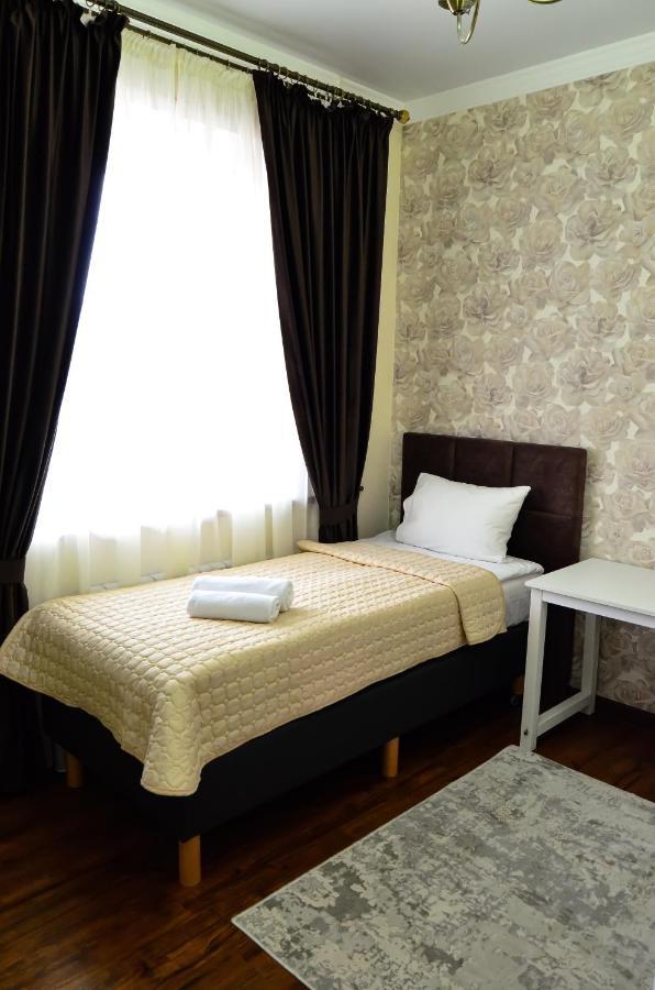 Golden Park Hotel Pavlodar Esterno foto