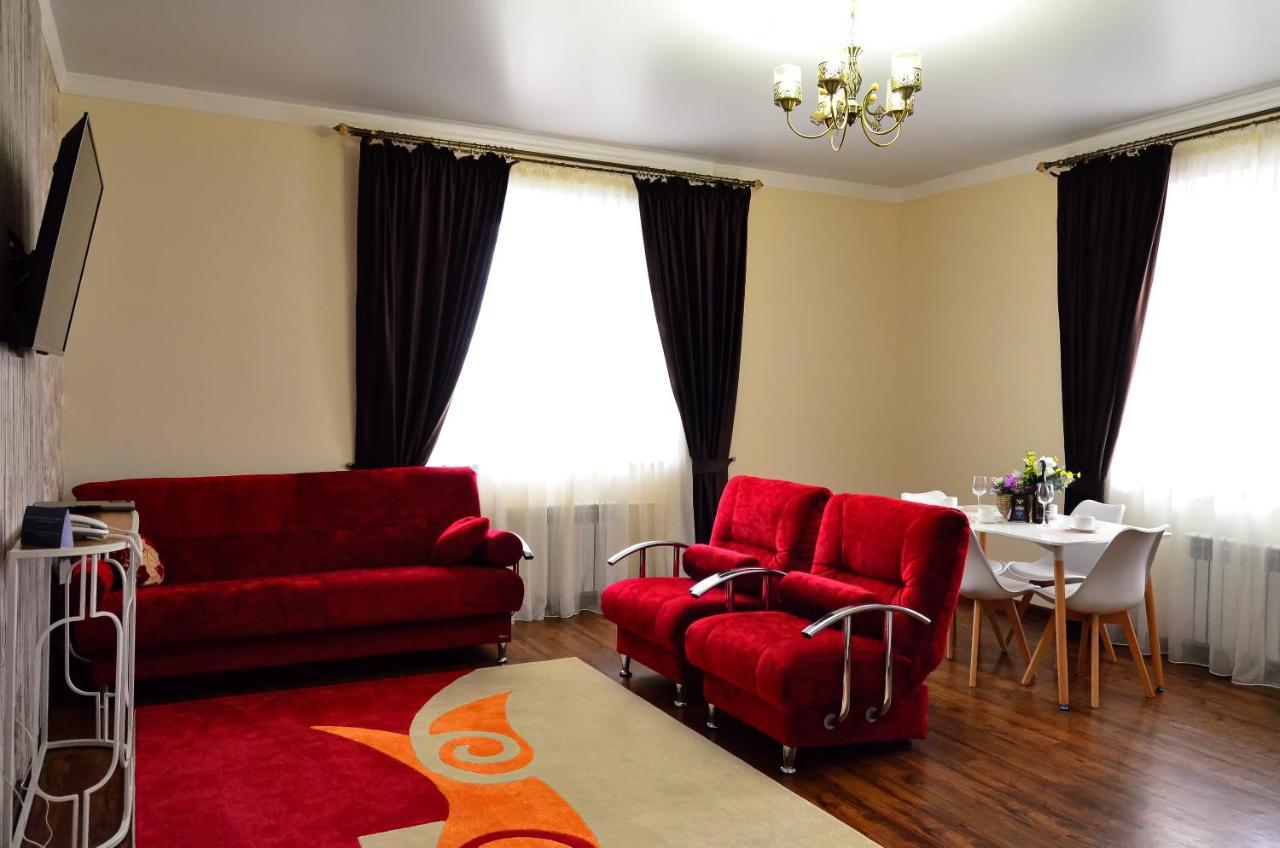 Golden Park Hotel Pavlodar Esterno foto