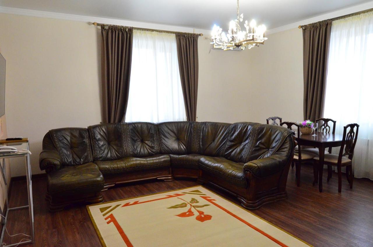 Golden Park Hotel Pavlodar Esterno foto