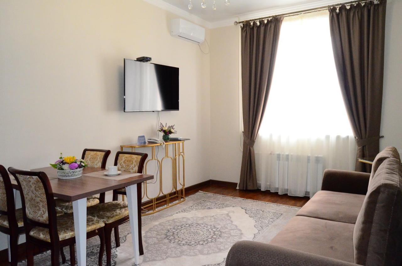 Golden Park Hotel Pavlodar Esterno foto